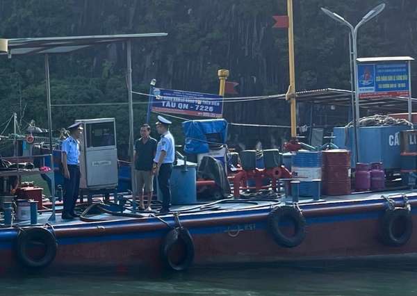 Quảng Ninh: Tăng cường tuyên truyền, phổ biến pháp luật cho các cơ sở kinh doanh xăng dầu trên biển