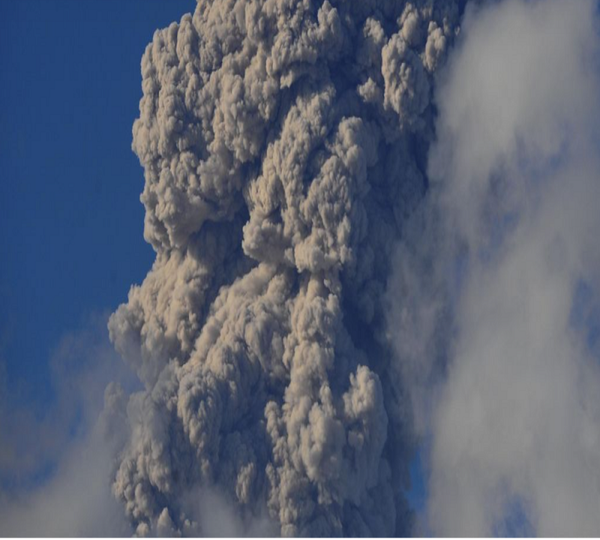 Tin nóng thế giới 24h: Núi lửa Ibu của Indonesia phun trào; Tai nạn kinh hoàng ở Mỹ