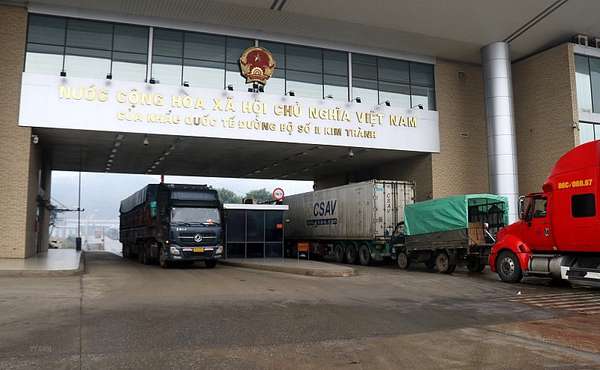 Đến giữa tháng 10, xuất khẩu nông sản qua cửa khẩu tại Lào Cai tăng hơn 378%