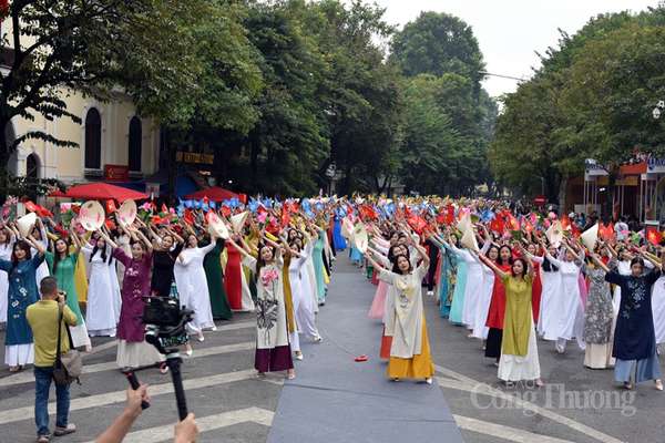 Choáng ngợp sắc màu tại Lễ hội Áo dài du lịch Hà Nội 2023