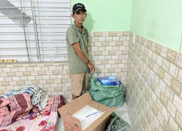 Thừa Thiên Huế: Tạm giữ hình sự đối tượng tàng trữ 13.000 gói thuốc lá lậu