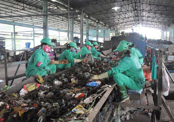 Bộ trưởng Bộ Tài nguyên và Môi trường: Khó trong xã hội hóa xử lý rác và phân loại rác