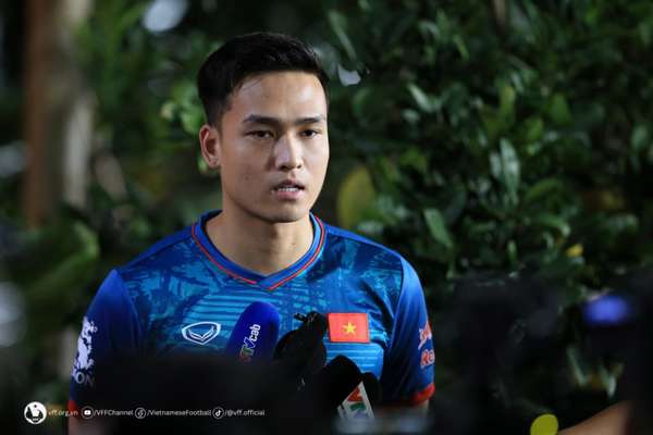 Bùi Hoàng Việt Anh thi đấu ngày càng tiến bộ trong hệ thống phòng ngự của đội tuyển Việt Nam.