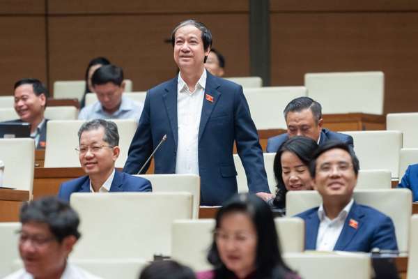 Bộ trưởng Bộ Giáo dục và Đào tạo Nguyễn Kim Sơn giải trình, làm rõ một số vấn đề đại biểu Quốc hội nêu