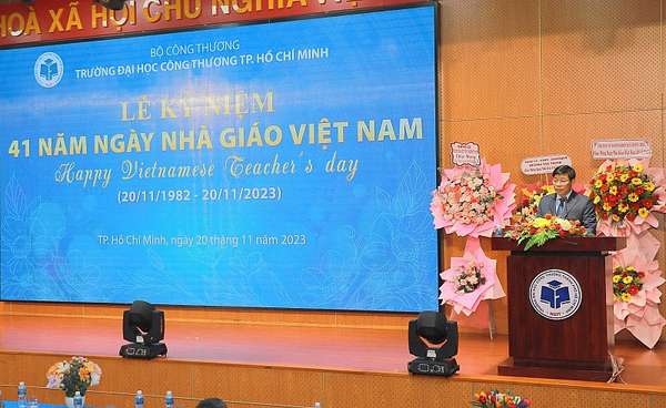 Trao Chứng nhận kiểm định chất lượng 8 chương trình đào tạo cho Đại học Công Thương TP. Hồ Chí Minh