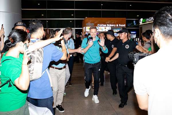 Westlife trở lại Việt Nam sau 12 năm, giá vé đứng rẻ bất ngờ