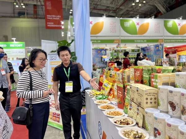 Hàng trăm gian hàng tại Vietnam Foodexpo 2023
