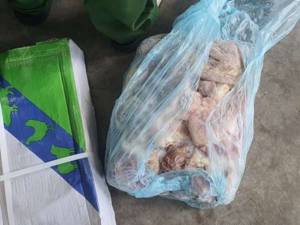 Hà Nội: Phạt 90 triệu đồng, buộc tiêu hủy 5,6 tấn nội tạng đông lạnh nhập lậu
