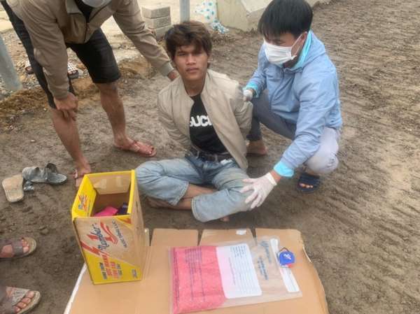 Hồ Văn Nguyên bị bắt giữ về hành vi vận chuyển trái phép 12.000 viên ma túy tổng hợp.