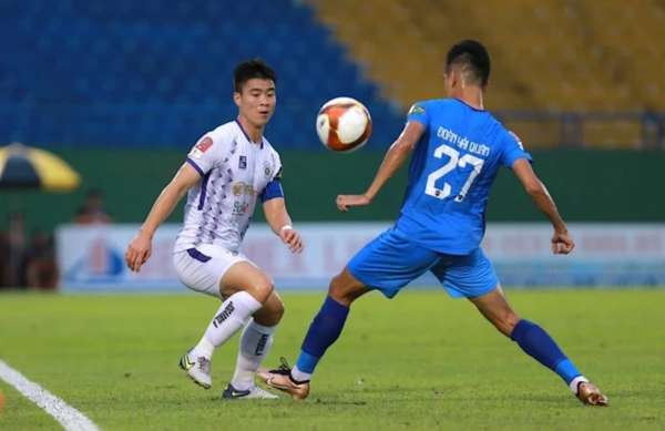 Trận Bình Dương và Hà Nội diễn ra lúc 18h00 ngày 24/11, thuộc trận đá bù vòng 1 V-League