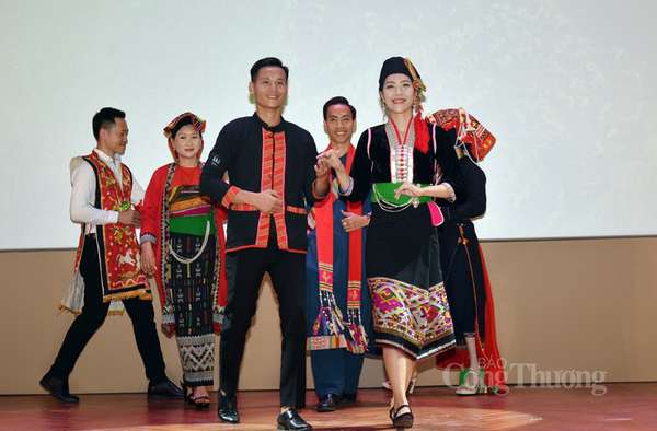 Nét đặc trưng trong trang phục truyền thống của đồng bào các dân tộc