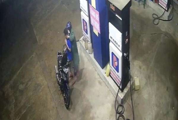Quảng Nam: Truy nã đặc biệt kẻ cầm liềm kề cổ chủ cây xăng để cướp tiền