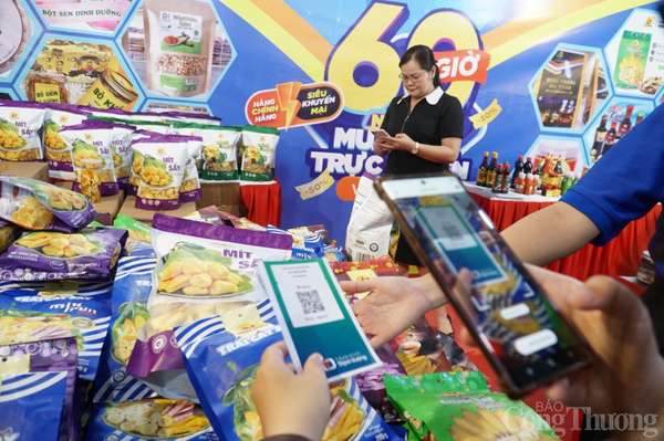 Đà Nẵng: Khai mạc phiên chợ thanh toán không tiền mặt và phát động ngày mua sắm trực tuyến