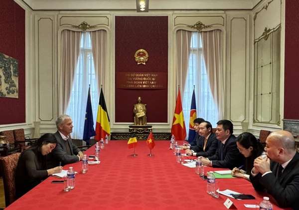Bộ trưởng Nguyễn Hồng Diên đã có buổi tiếp và làm việc với ông Andries Gryffroy, Phó Chủ tịch thứ nhất Thượng viện Bỉ, Chủ tịch Liên minh Bỉ Việt (BVA) - Ảnh: Moit