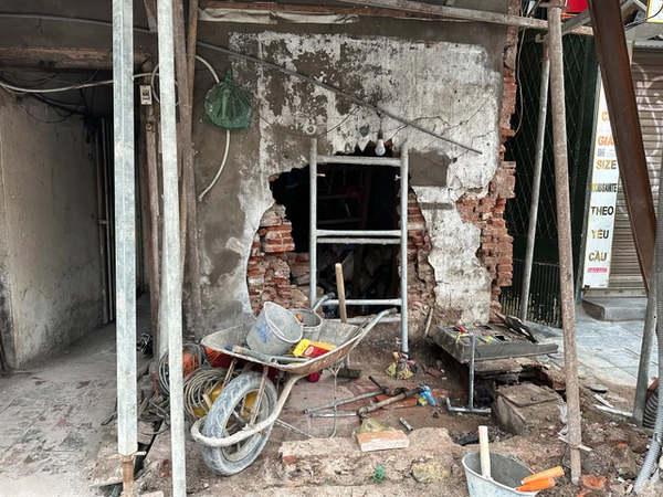 Xe Mercedes đâm vào nhà cổ ở Hà Nội: Nữ tài xế sinh năm 2003 có nồng độ cồn