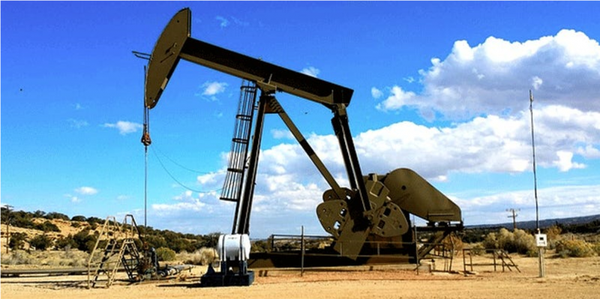 Giá dầu thế giới có thể chạm 100 USD/thùng vào năm 2024 do rủi ro gián đoạn nguồn cung