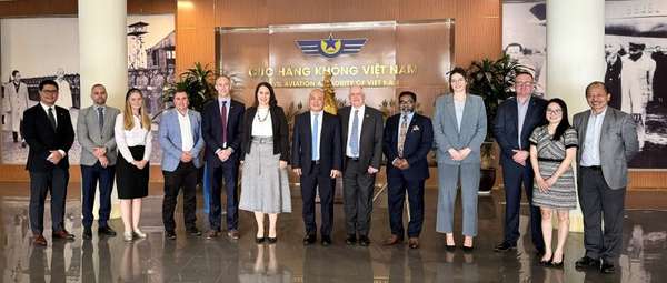 Đoàn New Zealand cũng có buổi họp với các đại diện Cục Hàng không Việt Nam, trao đổi về các bước tiếp theo của Thỏa thuận hợp tác hàng không dân dụng tái ký vào tháng 11 năm ngoái