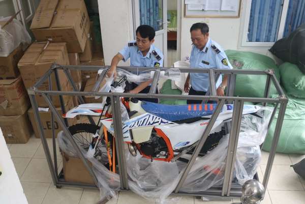Quảng Bình: Liên tiếp bắt giữ các vụ vận chuyển hàng hóa không rõ nguồn gốc