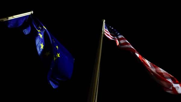 EU gia hạn thỏa thuận tạm dừng thuế trả đũa với Mỹ thêm 15 tháng
