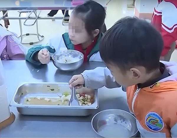 Thủ tướng yêu cầu rà soát các bữa ăn bán trú cho học sinh dân tộc thiểu số, miền núi
