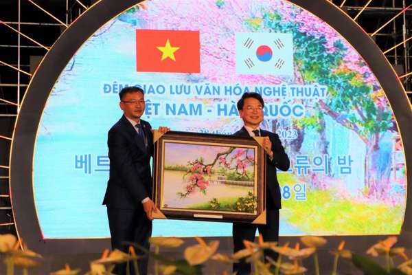 Lâm Đồng: Thắm tình hữu nghị trong đêm giao lưu nghệ thuật Việt Nam - Hàn Quốc