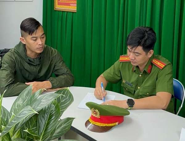 Nguyễn Trần Cao Nguyên tại cơ quan điều tra.