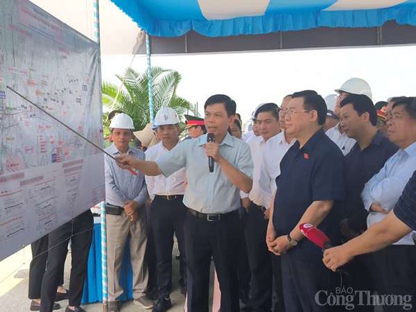 Thứ trưởng Bộ Giao thông vận tải Lê Anh Tuấn báo cáo về dự án cao tốc Biên Hòa - Vũng Tàu.