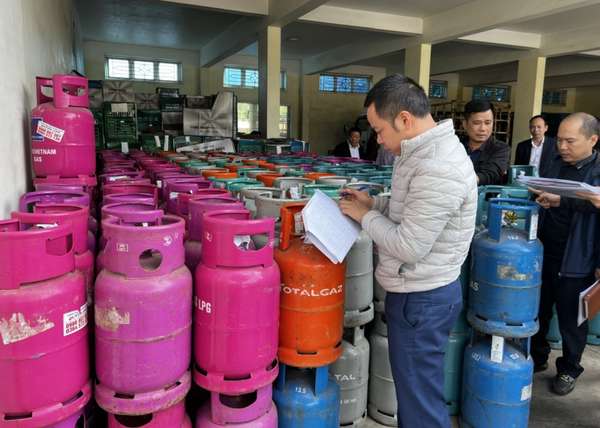 Vụ tạm giữ hàng trăm bình gas tại Thái Bình: Công an mời 5 doanh nghiệp tới phối hợp điều tra