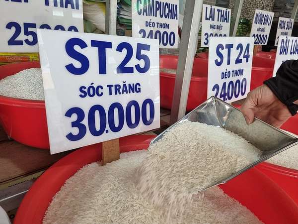 TP. Hồ Chí Minh: Giá gạo ST24, ST25 đột ngột tăng mạnh