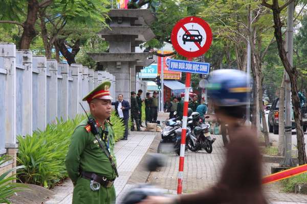 Xác định danh tính người đặt vali trước cổng trường ở Đà Nẵng