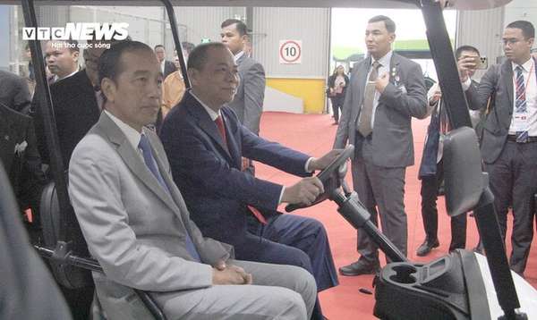 Chủ tịch Tập đoàn Vingroup kiêm Tổng Giám đốc VinFast toàn cầu Phạm Nhật Vượng đã đón tiếp Tổng thống Indonesia.