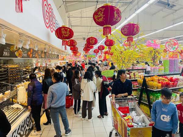 Người tiêu dùng hào hứng mua sắm Tết ở hệ thống siêu thị GO!