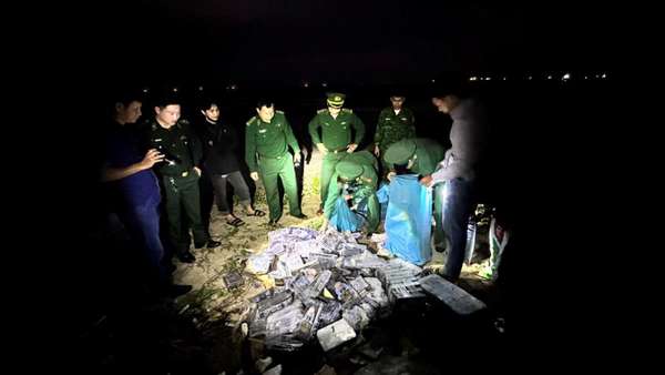 Quảng Ngãi: Phát hiện 288 kg vật thể nghi là ma túy trôi dạt vào bờ biển