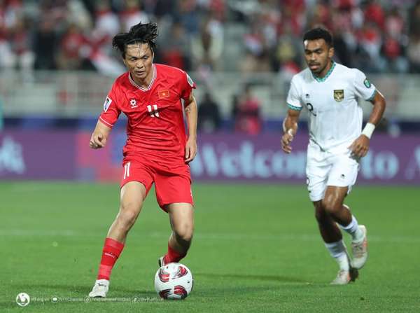 Tuấn Anh đá chính ở trận đấu giữa tuyển Việt Nam với Indonesia