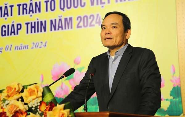 Phó Thủ tướng Chính phủ Trần Lưu Quang phát biểu tại buổi trao quà ở tỉnh Hoà Bình