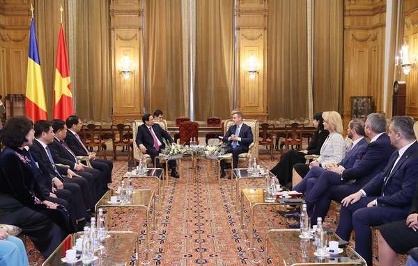 Tổng thống Romania và Thủ tướng Phạm Minh Chính nhất trí thúc đẩy các cơ chế hợp tác kinh tế