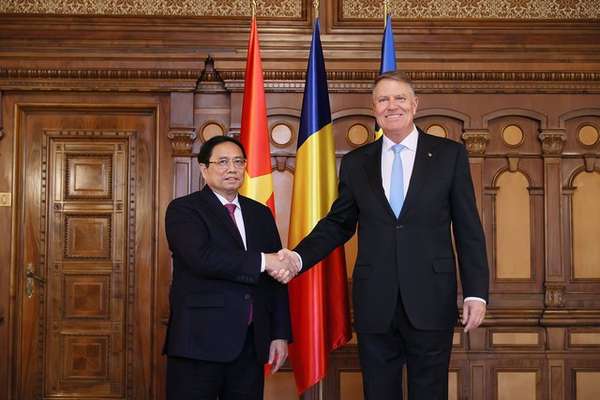 Tổng thống Romania và Thủ tướng Phạm Minh Chính nhất trí thúc đẩy các cơ chế hợp tác kinh tế