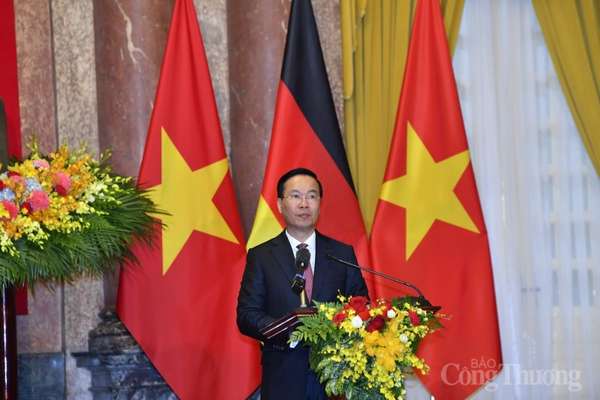 Tổng thống Đức và Phu nhân đến Hà Nội, bắt đầu chuyến thăm Việt Nam
