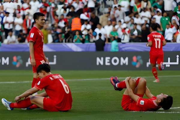 Đội tuyển Việt Nam để thua đầy tiếc nuối trong những phút bù giờ trước Iraq 