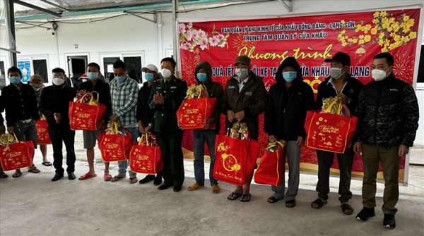 Lạng Sơn: Chủ hàng, lái xe đường dài có thể đăng ký đón Tết Nguyên đán tại các cửa khẩu
