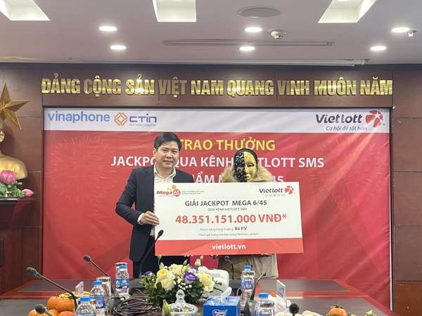 Chị P.V nhận giải Jackpot trị giá hơn 48 tỷ đồng