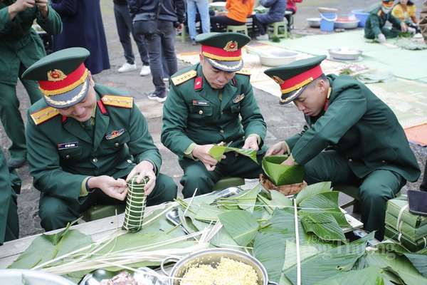 Ấm áp cùng chương trình “Bánh chưng xanh - Tết vì người nghèo” năm 2024