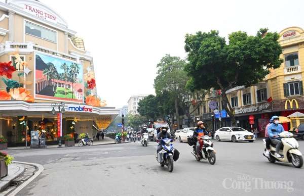 Thủ đô Hà Nội rực rỡ cờ hoa mừng Đảng, chào mùa Xuân mới