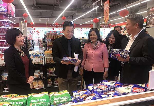 Đoàn kiểm tra công tác phục vụ Tết Nguyên đán Giáp Thìn 2024 của Thành phố Hà Nội đã đi kiểm tra tại một số siêu thị tại Hà Nội.