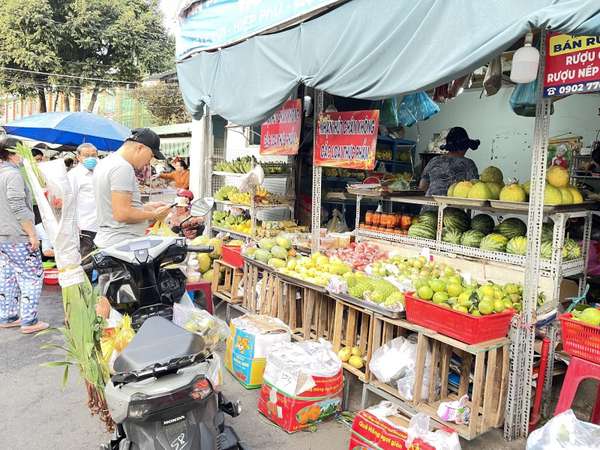 TP Hồ Chí Minh: Phong phú thị trường đồ cúng ông công ông táo