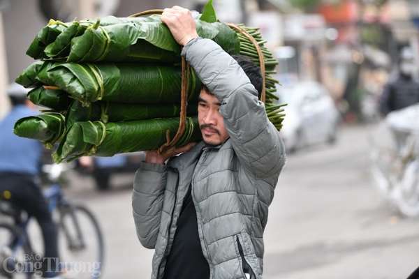 Chợ lá dong lâu đời nhất Hà Nội nhộn nhịp ngày cận Tết