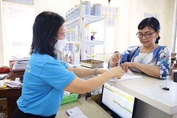 BHXH Việt Nam: Không để người bệnh bảo hiểm y tế tự mua thuốc dịp Tết Nguyên đán