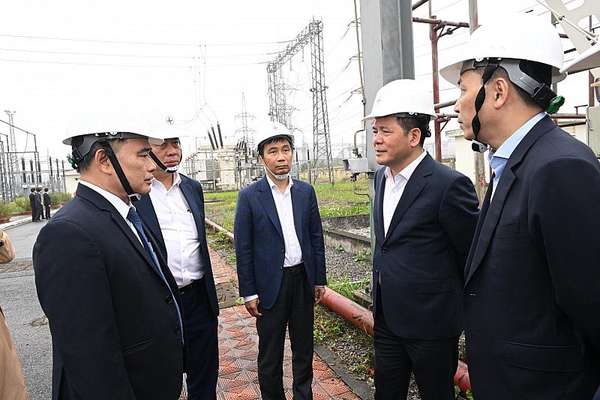 Bộ trưởng Bộ Công Thương kiểm tra công tác đảm bảo xăng dầu - điện Tết Nguyên đán 2024