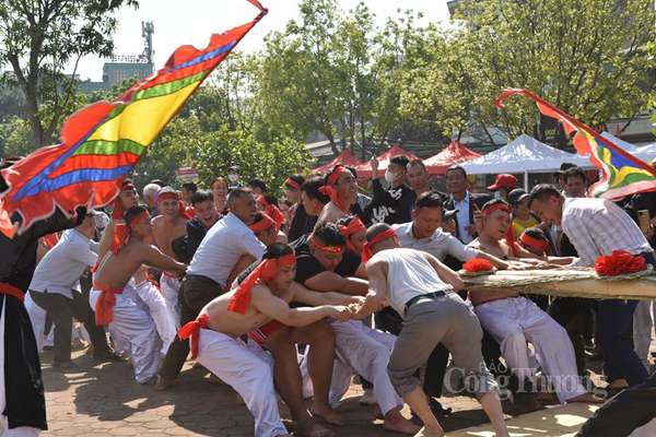 Bắc Ninh: Độc đáo nghi lễ kéo co bằng tre ở Hữu Chấp