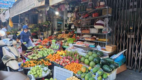 TP. Hồ Chí Minh: Chợ, siêu thị vắng khách trong ngày mùng 3 Tết